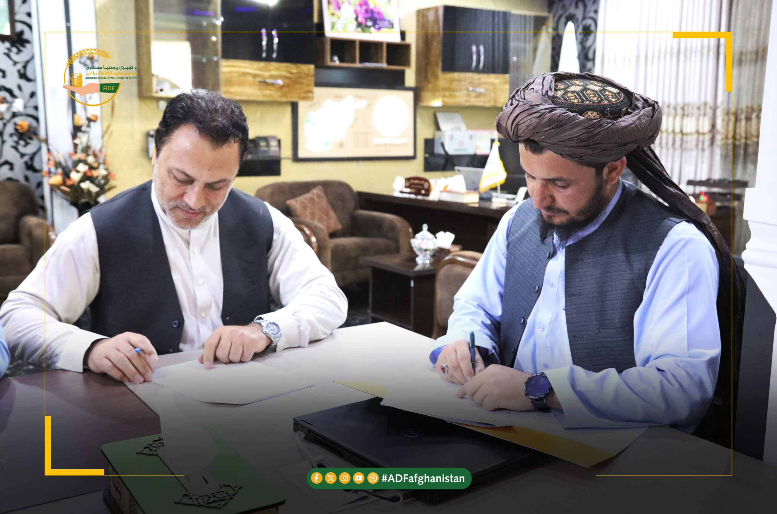 د حاصل کوچنیو تمویلاتو مؤسسې ته د دوه سوه او پنځوس میلیونه افغانیو د ورکړې سند لاسلیک شو